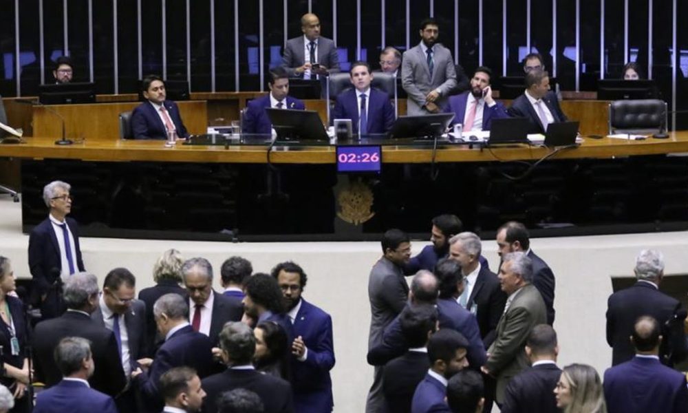 Câmara aprova texto-base do projeto de lei antifacção