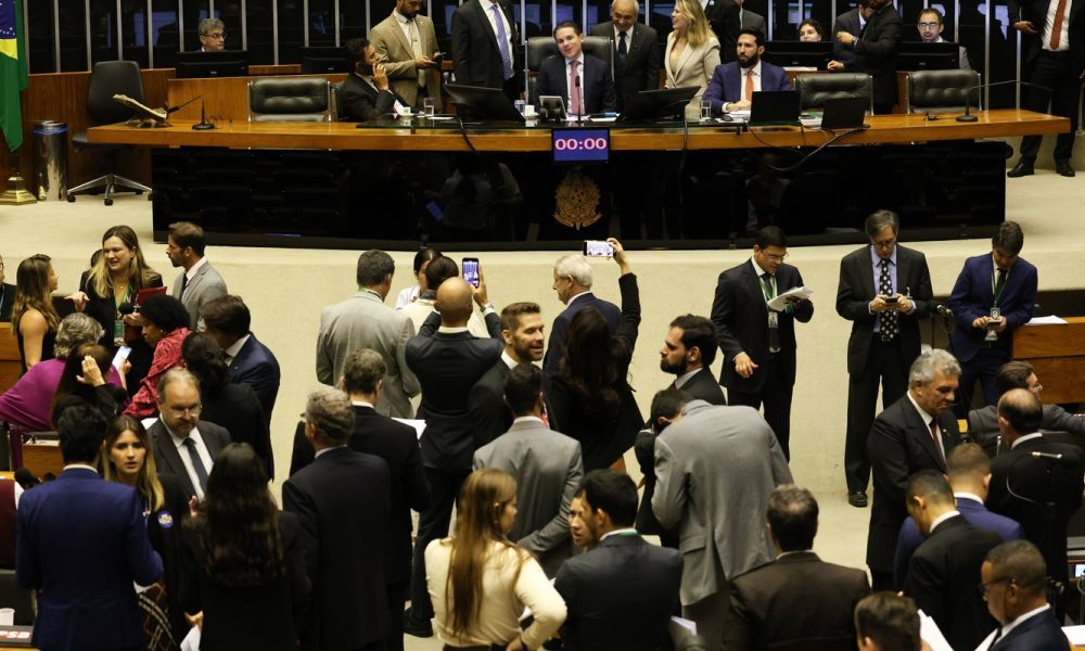 Motta adia votação de PL Antifacção para terça-feira (18)