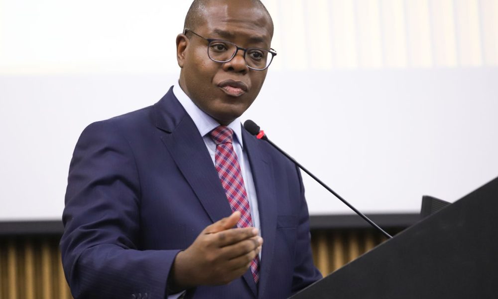 PF indicia ex-ministro Silvio Almeida por importunação sexual