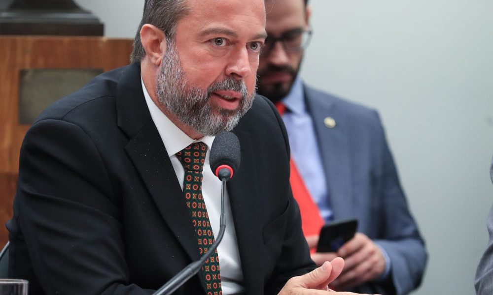 Brasil busca ampliar com sauditas parcerias em minerais críticos