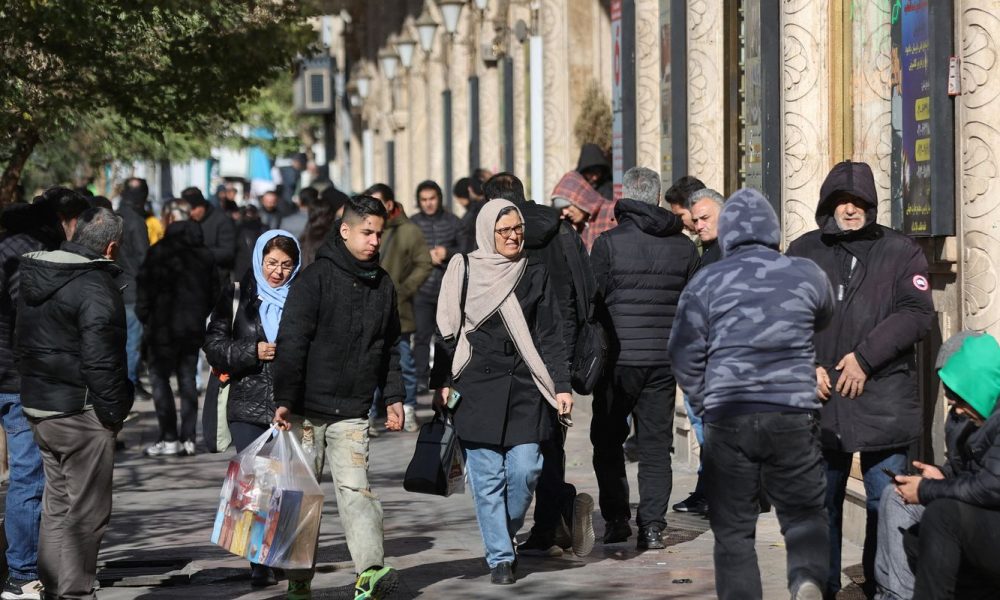 Trump anuncia tarifas de 25% a países que negociarem com Irã